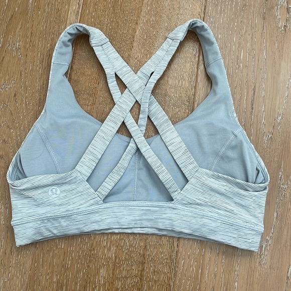 Lululemon sports bra size 4 - Picture 4 of 5